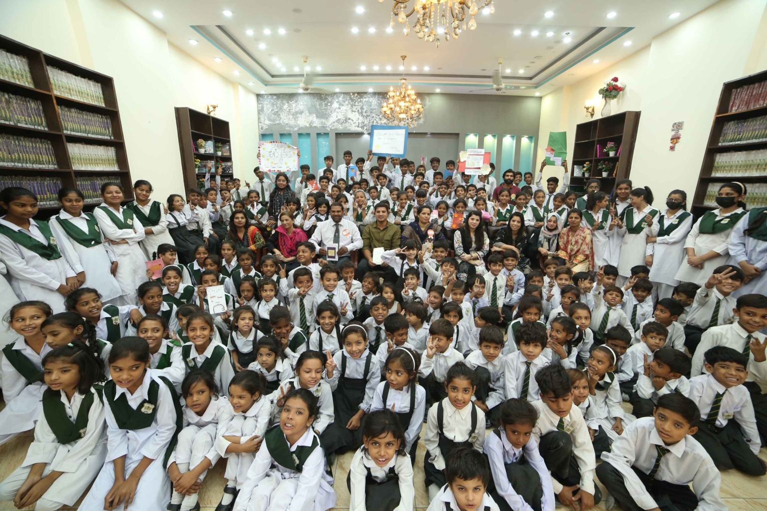 Maranatha pupils, teachers and guests together at the school in Lahore